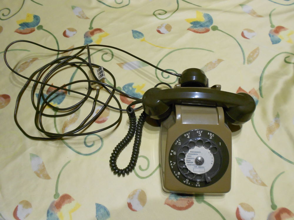 T&Eacute;L&Eacute;PHONE fixe RETRO Téléphones et tablettes