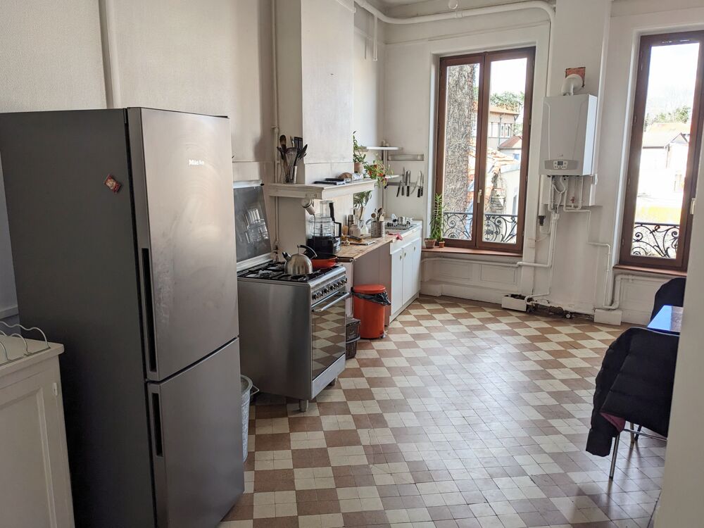 Location Appartement Appartement 110 m2 - 660 euros, Place Fourneyron Saint-tienne