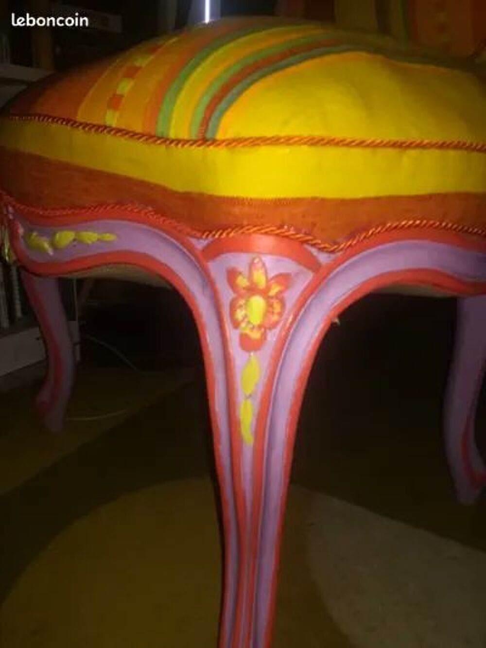 Une chaise de style Louis XVI 