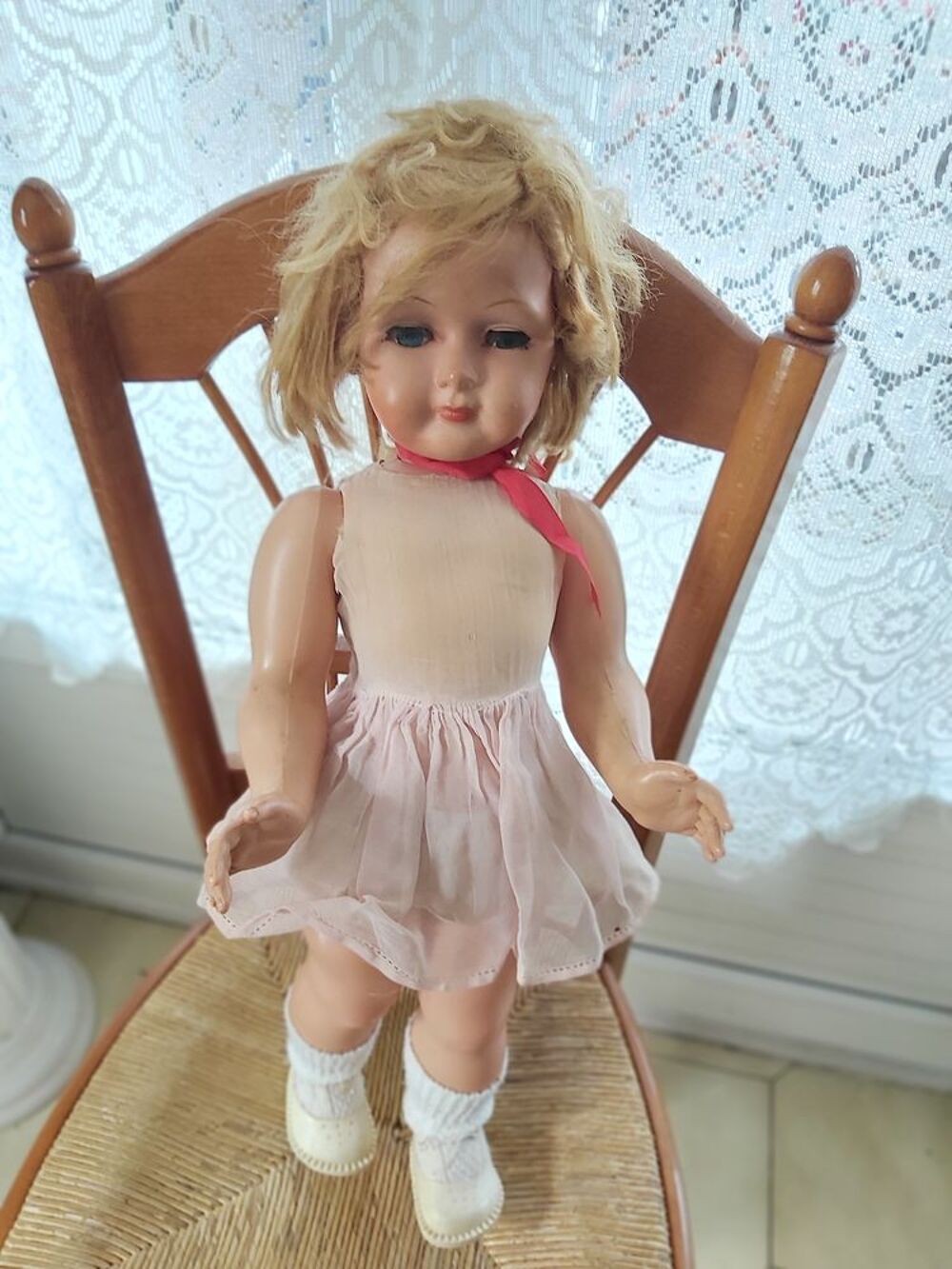 poupee ancienne et fauteuil poupee Jeux / jouets