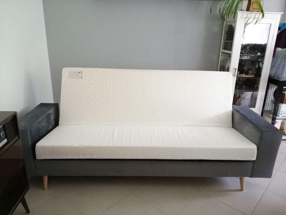 Canap&eacute; convertible sur pied, couleur gris velours Meubles