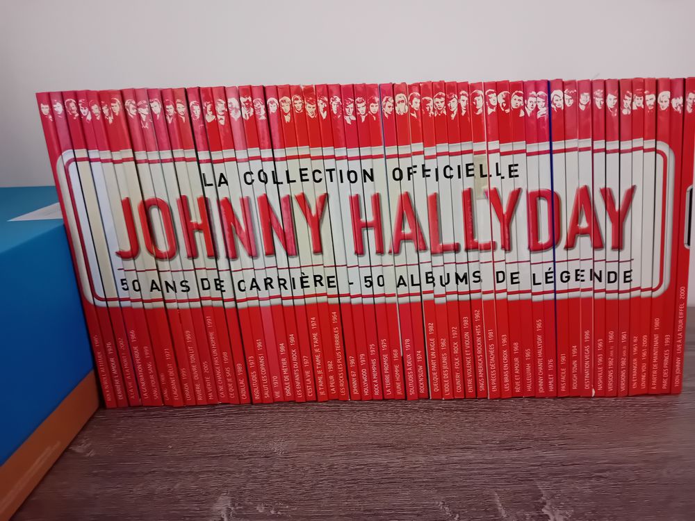  collection officielle johnny Hallyday 50 LIVRETS + CD CD et vinyles