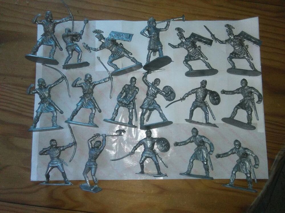PETITS SOLDATS, COWBOYS, INDIENS, ROMAINS, SOLDATS DE CHATEA Jeux / jouets