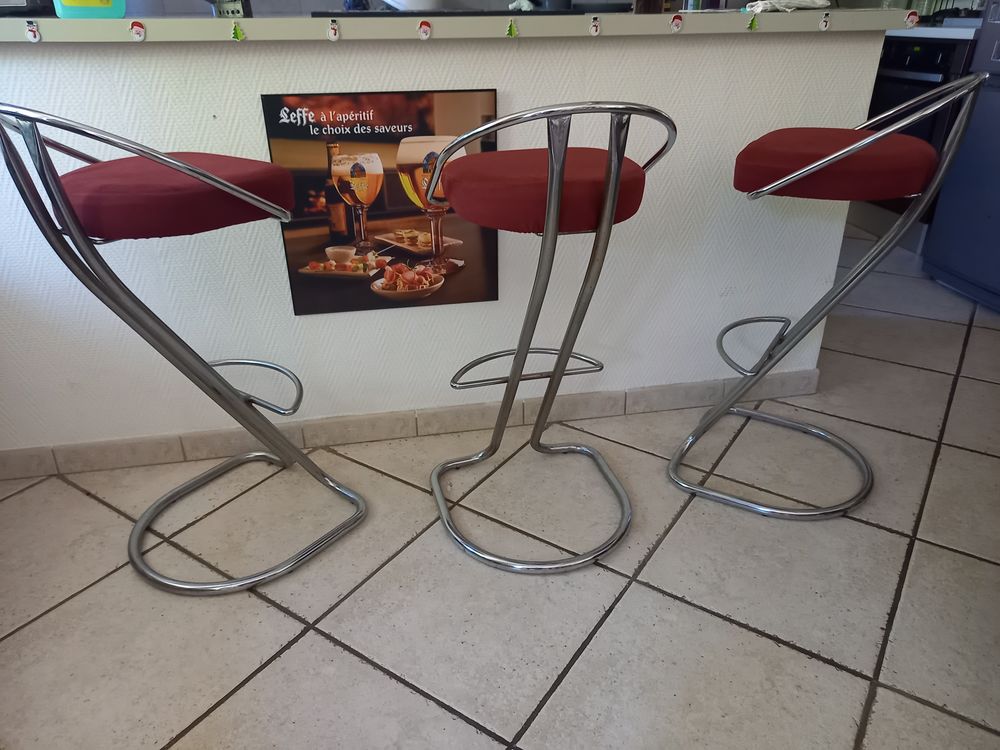 TROIS TABOURETS DE COMPTOIR Meubles