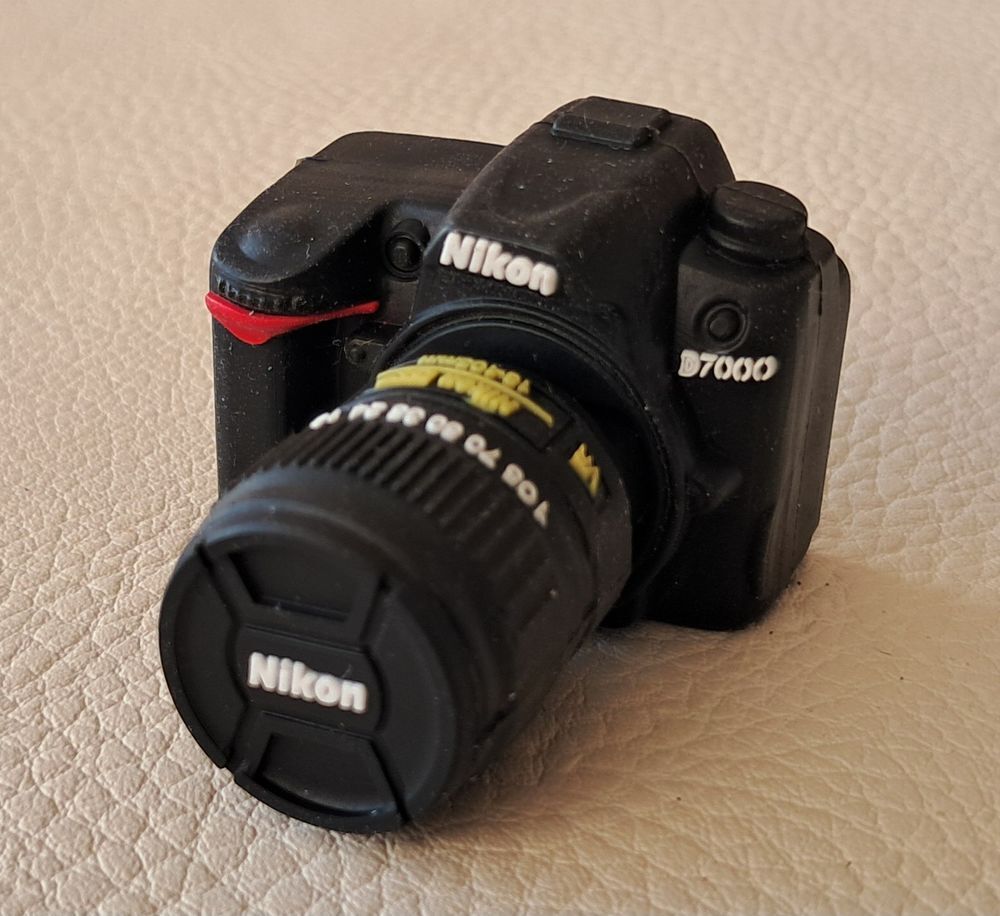 cl&eacute; usb 8 gb reproduction d'un appareil photo nikon D 7000
Matériel informatique