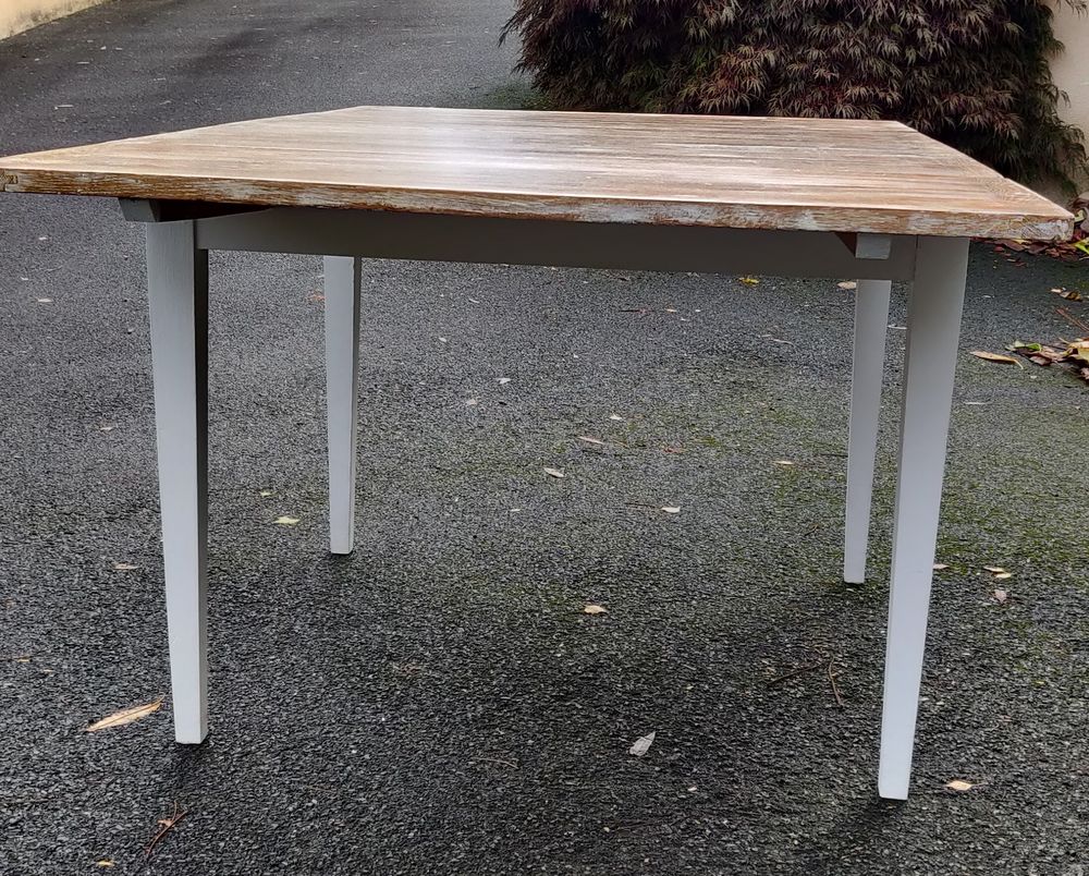 Table en ch&ecirc;ne Meubles
