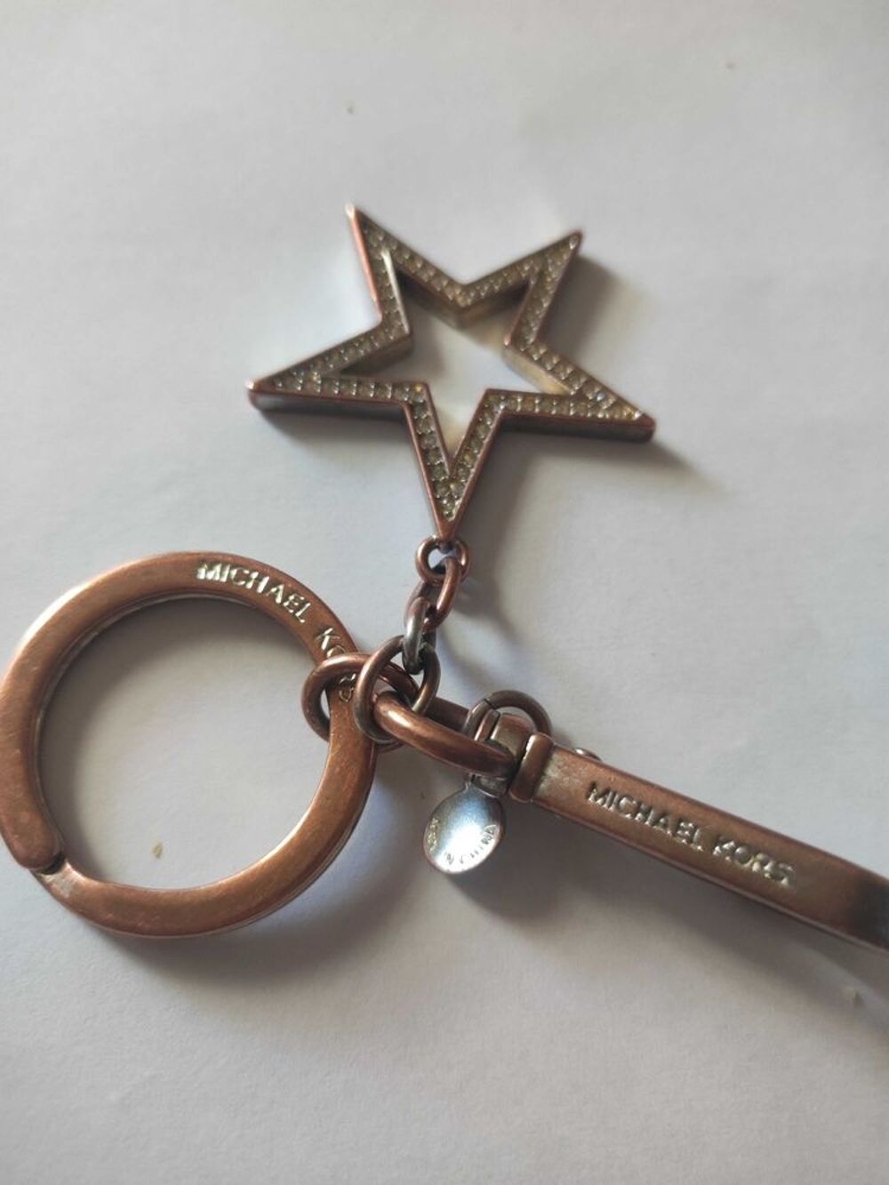 Pote-cl&eacute;s breloque pour sac m&eacute;tal vieilli couleur bronze Bijoux et montres