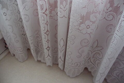 Grand rideau avec crochets
8 Saint-Fons (69)