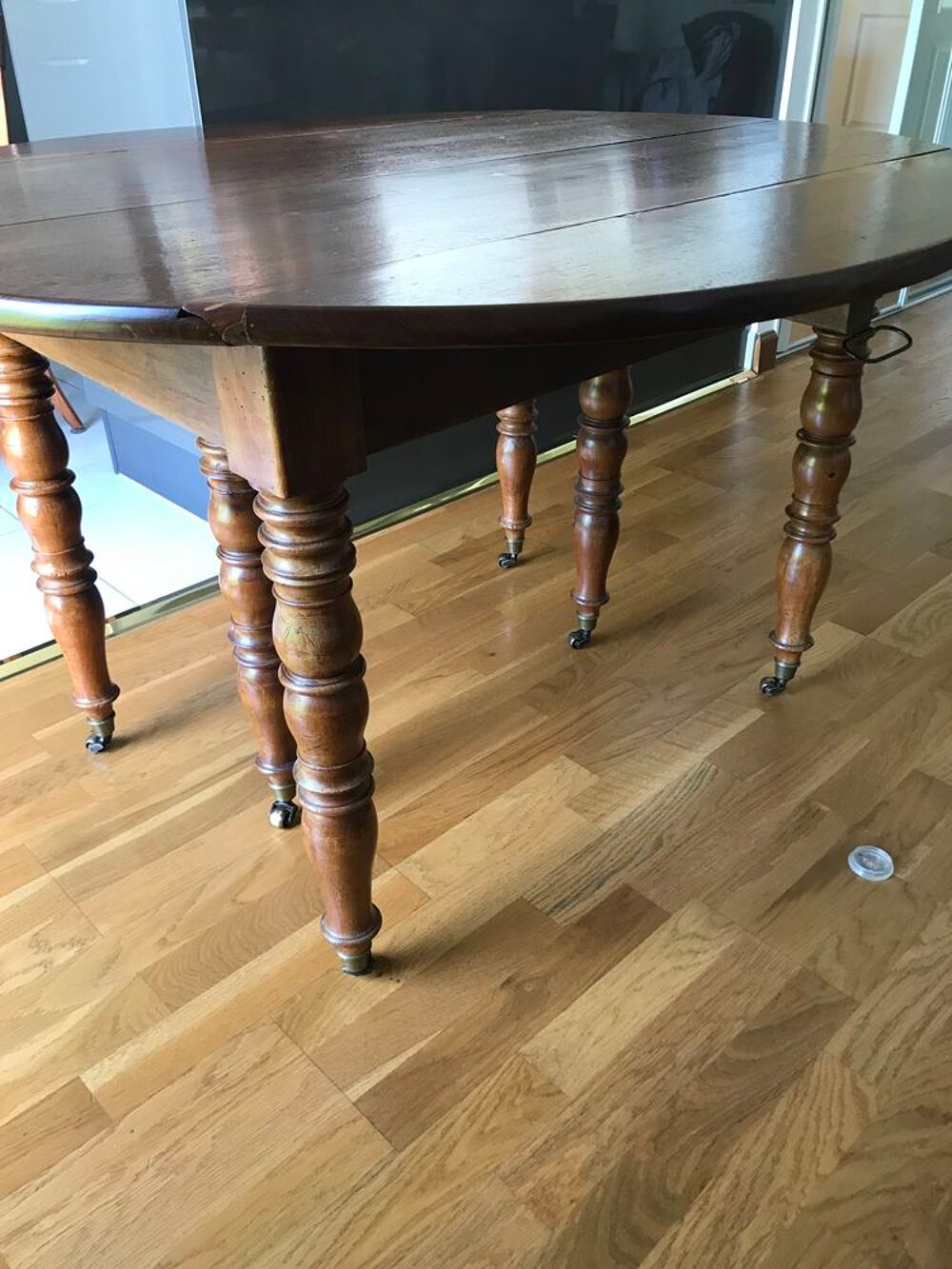 TABLE noyer + 6 CHAISES Meubles