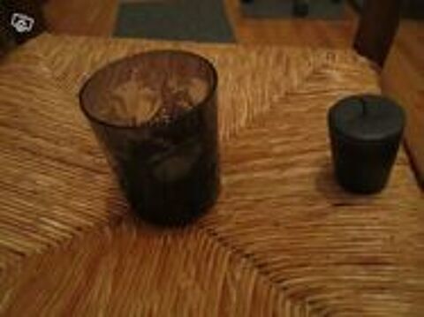 Tr�s beau bougeoir noir avec bougie verre fum� 0 M�rignies (59)