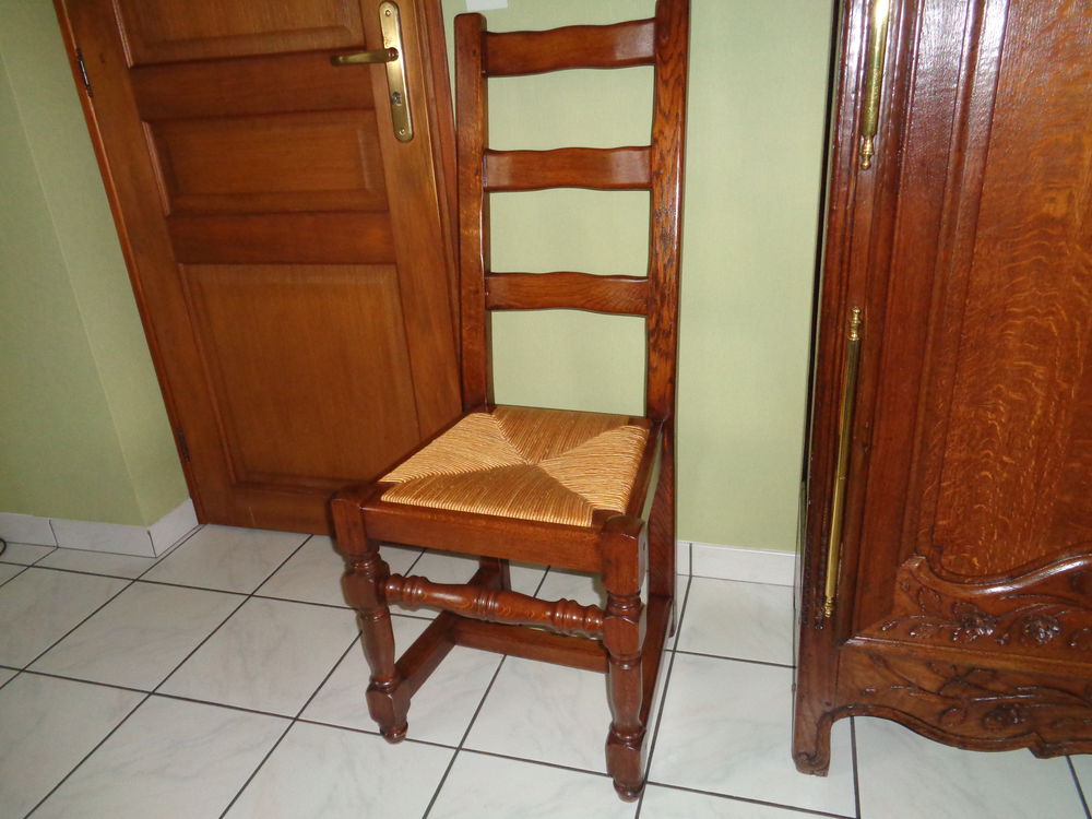 8 chaises rustiques Meubles