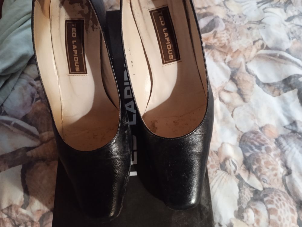CHAUSSURES DE MARQUE TAILLE 37/38 EN PLUSIEURS COLORIS Chaussures
