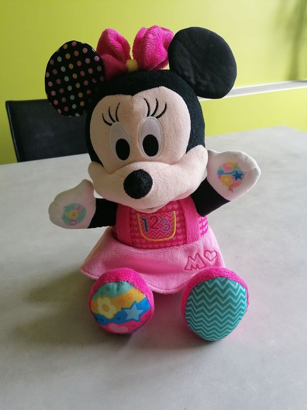 Poup&eacute;e Minnie qui chante Jeux / jouets