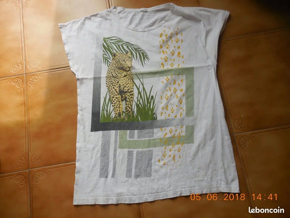 tee short
taille 42 44 Vêtements