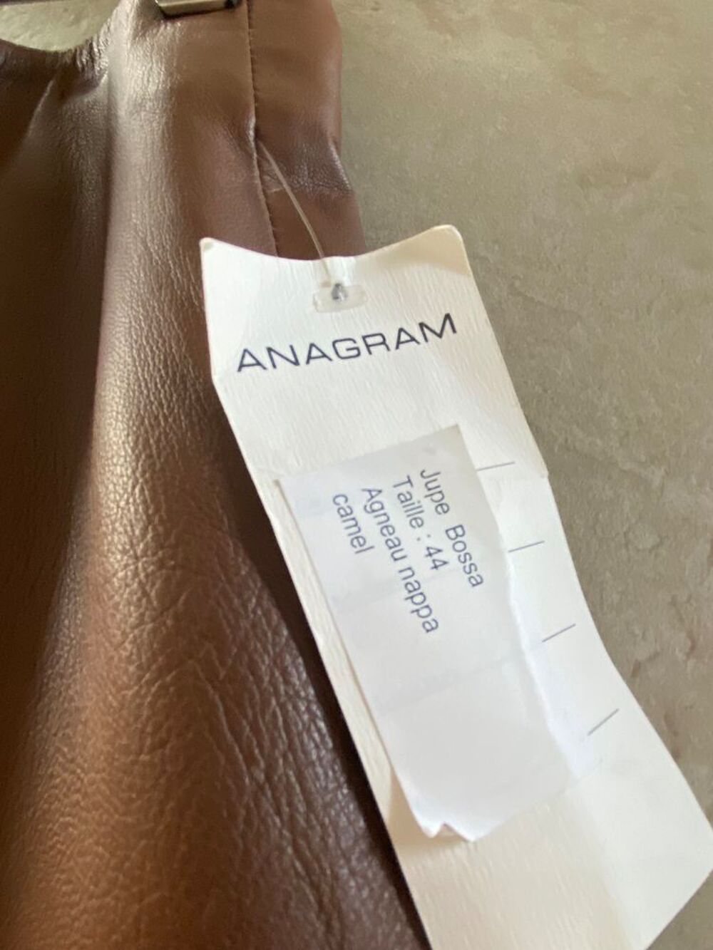 Jupe cuir neuve Vêtements