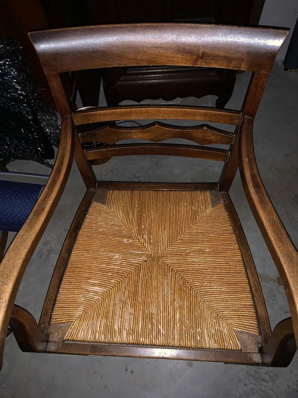 chaises et fauteuil assise cann&eacute;e Meubles