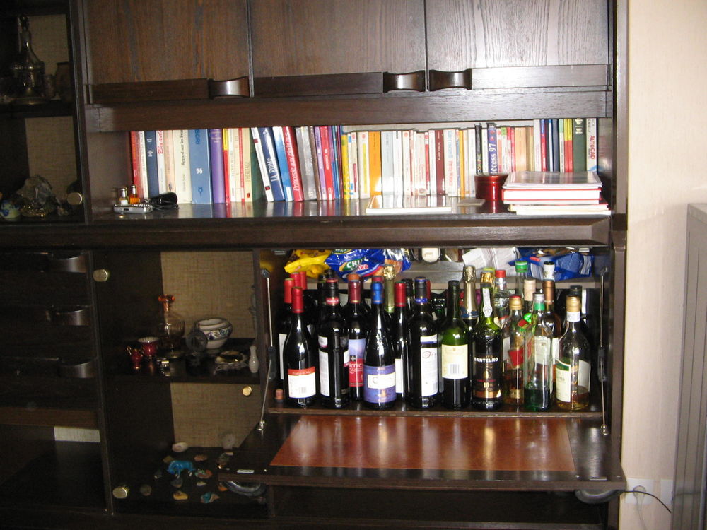 Grand living avec bar, logement TV, biblioth&egrave;que, 5 &eacute;l&eacute;ments Meubles
