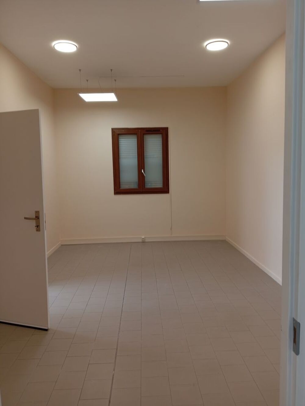 Location Autre Local commercial bureaux 177 m² Morières-lès-avignon