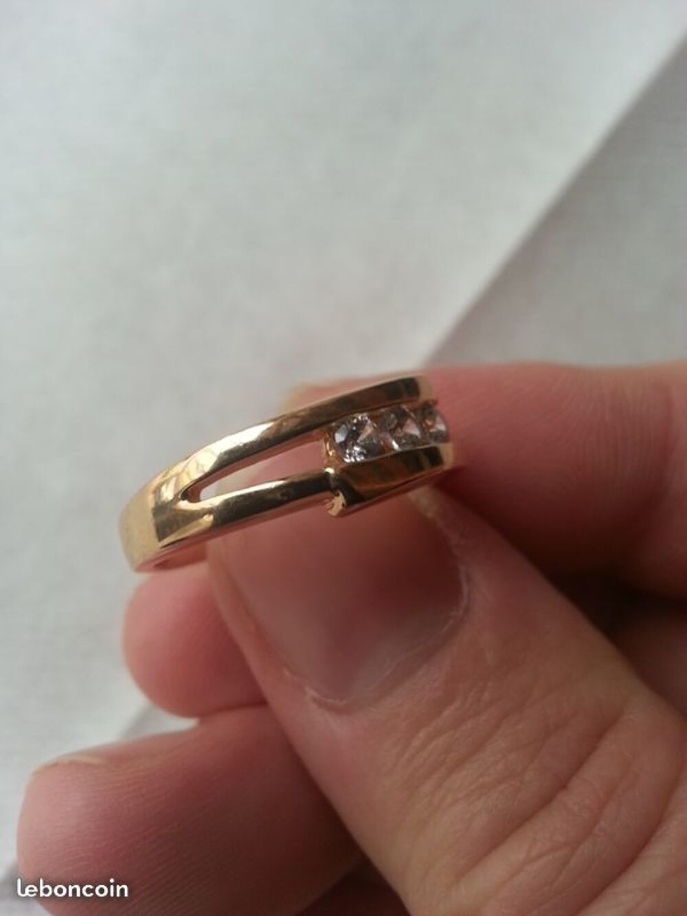 Bague en plaqu&eacute; or / Pierres de zirconium Bijoux et montres