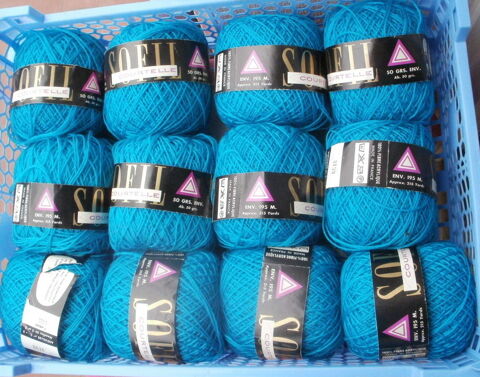 Lot 12 pelotes fibre acrylique à tricoter SOFIL COURTELLE 15 Montauban (82)