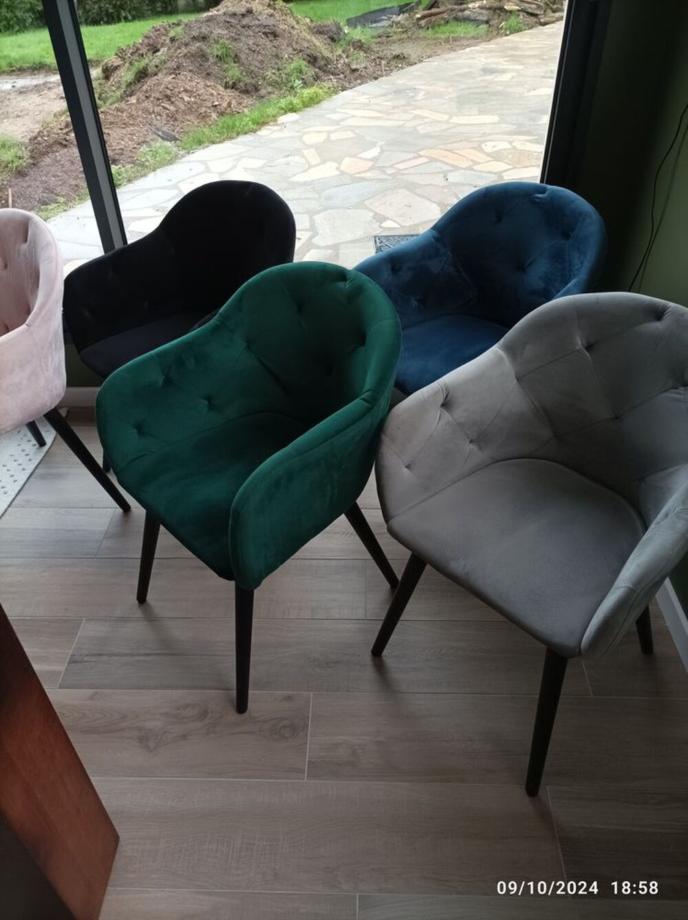Fauteuils de diff&eacute;rentes couleurs Meubles