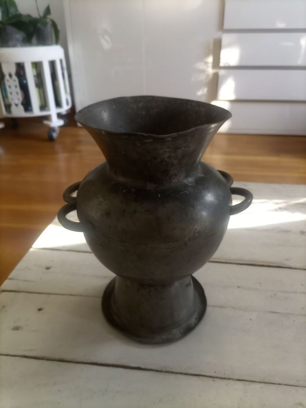 VASE EN ETAIN Décoration