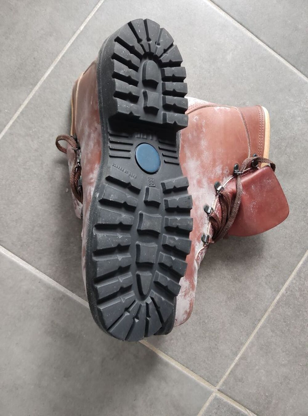 Chaussures montantes neuves en cuir v&eacute;ritable Chaussures