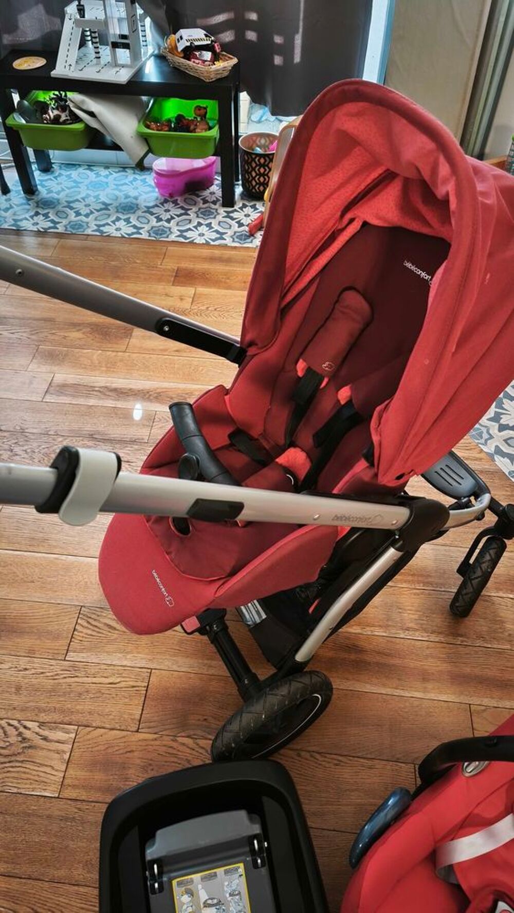Poussette B&eacute;b&eacute; Confort Loola + cosy + 2 bases ISOFIX FamilyFix €" Excellent &eacute;tat Puériculture