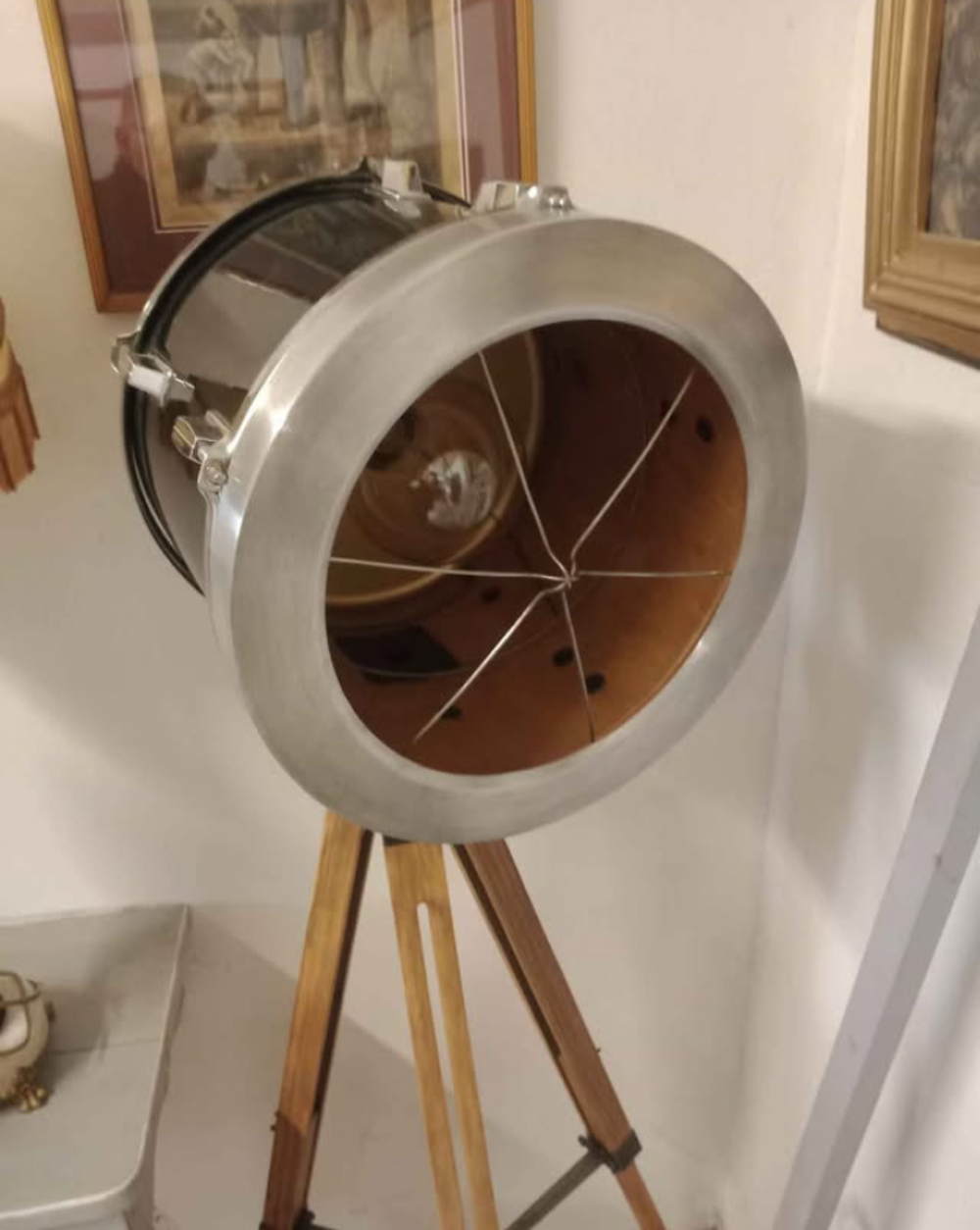 Lampe projecteur industrielle. Meubles