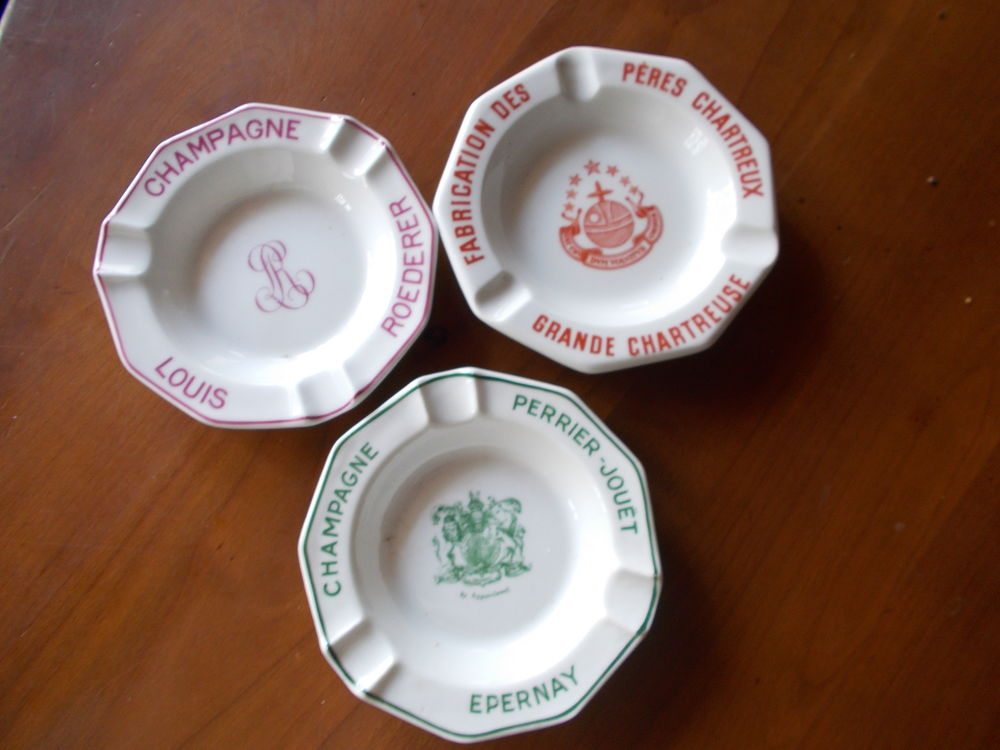 trois cendriers ronds prix de depart 15e - 