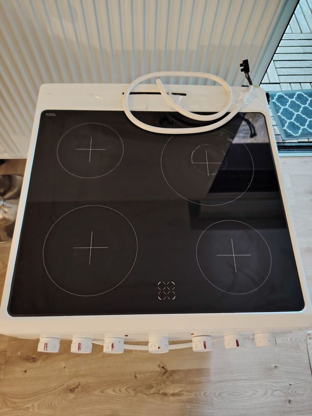 CUISINIERE VITROCERAMIQUE Electroménager