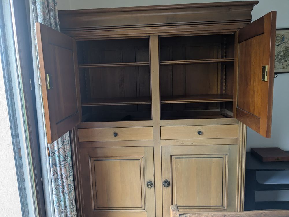 Armoire en merisier massif Meubles