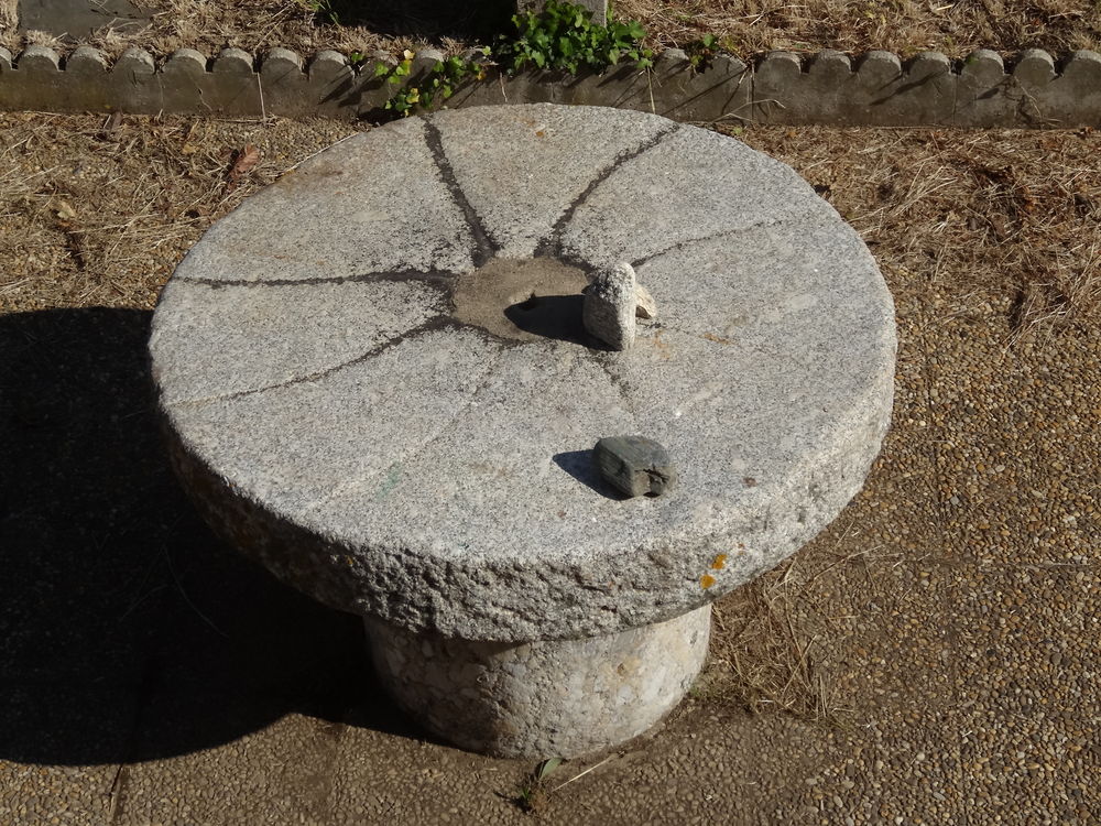 Table ronde de jardin en pierre Jardin
