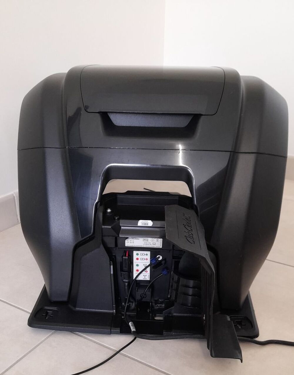 TONDEUSE robotis&eacute;e autonome FERRARI Jardin