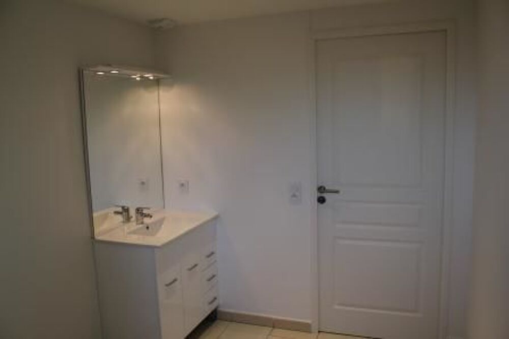 Location Appartement La Bouverie, T2 48m2 , calme, terrasse, garage et parking Roquebrune-sur-argens