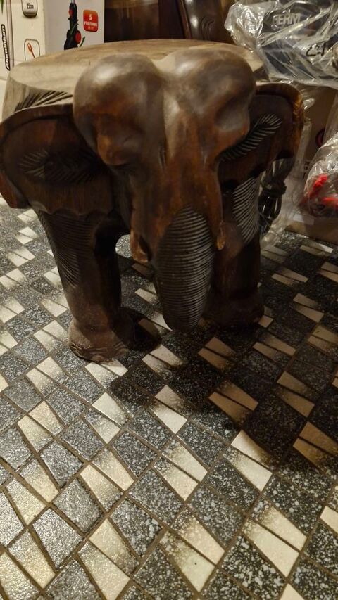 ELEPHANTS BOIS EXOTIQUE  j en ai plusieurs me contacter  A 35 Drancy (93)