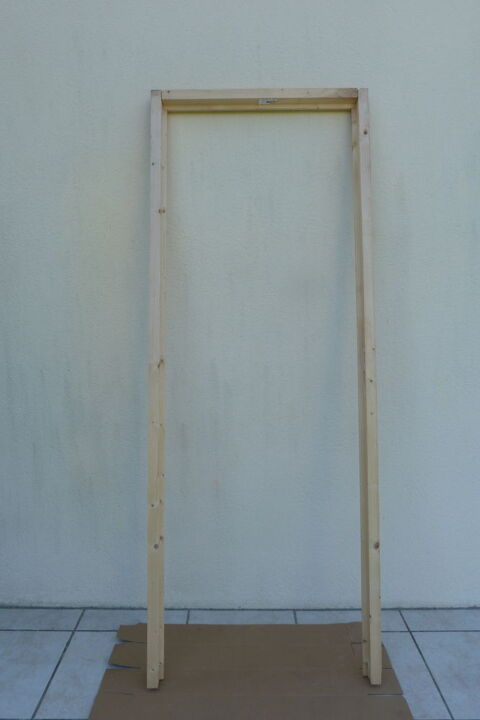 HUISSERIE NEUVE EN  SAPIN POUR PORTE INTERIEURE. Pleslin-Trigavou (22)
