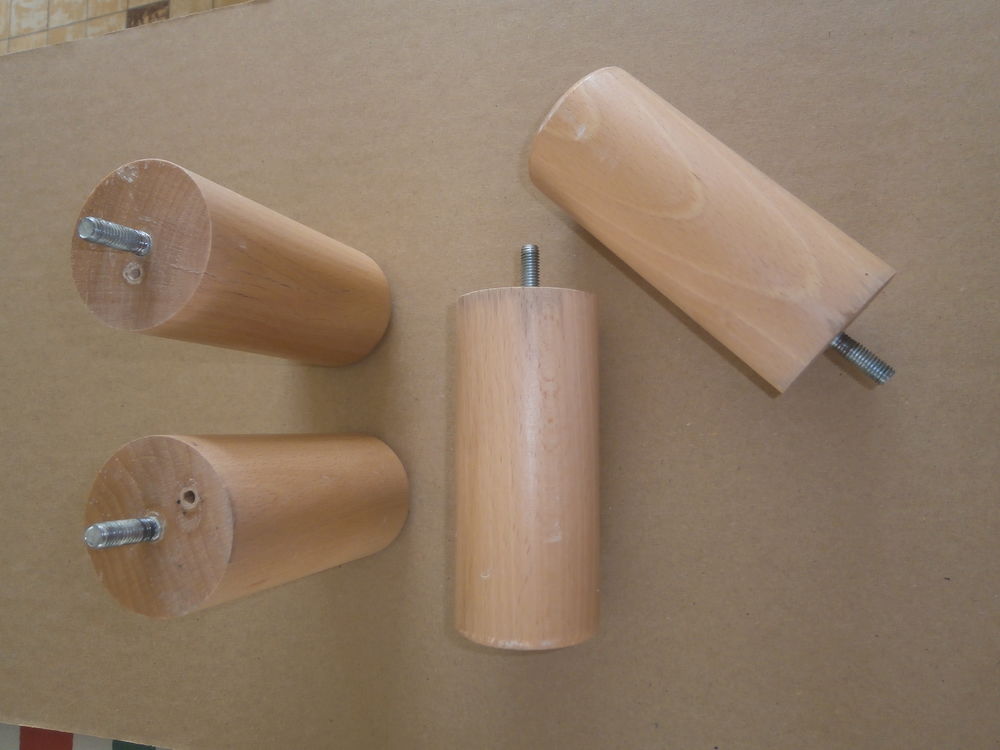 4 pieds de lit en bois Meubles