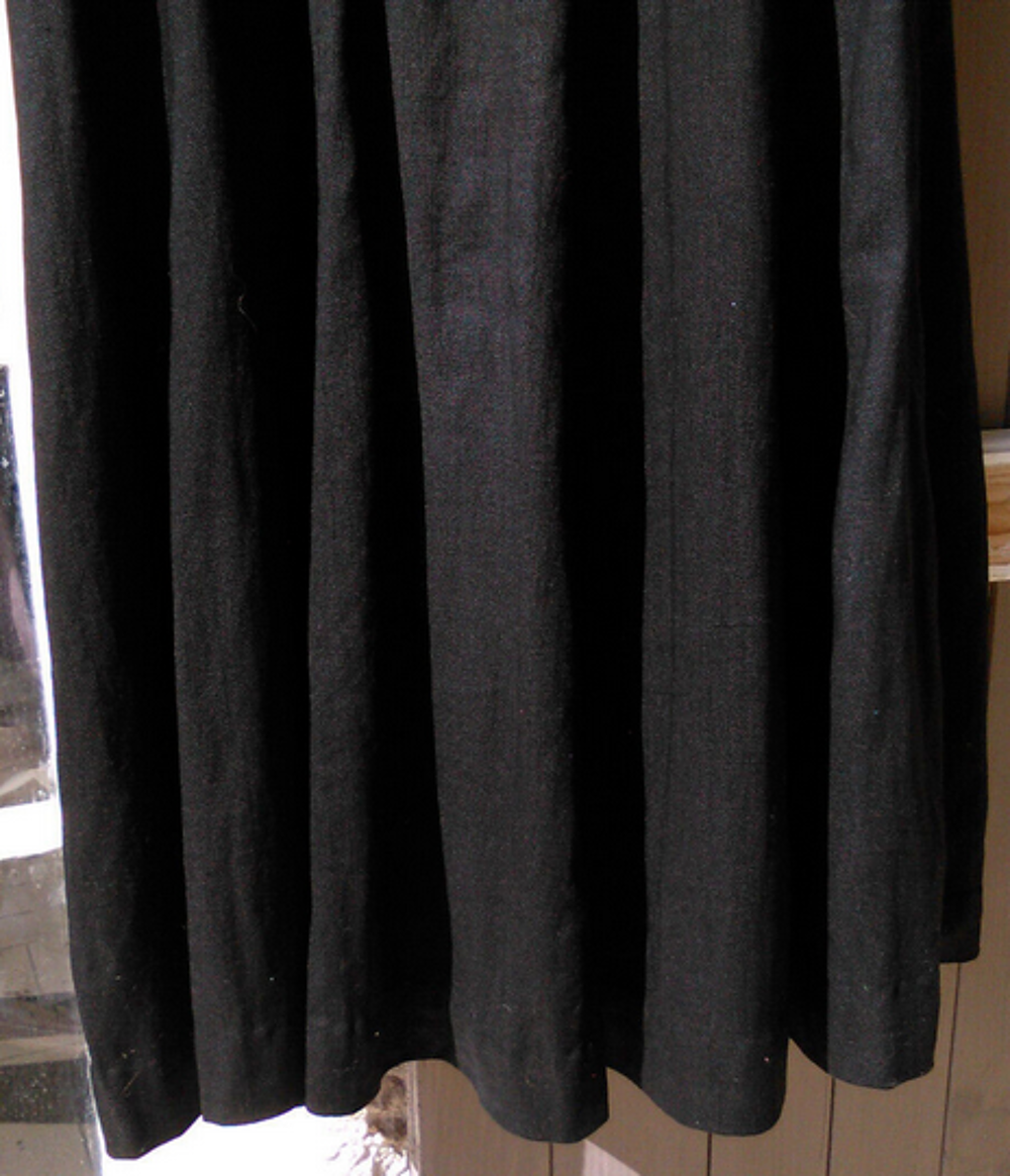 Vintage Robe "Henry A La Pens&eacute;e" authentique haut ajour&eacute; 