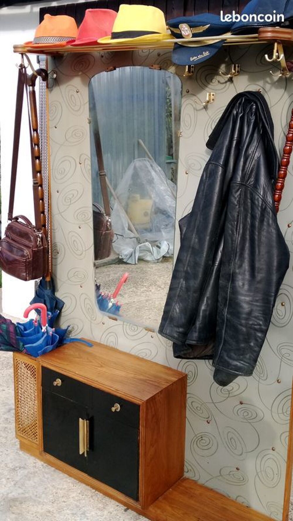 Brade ce Tr&egrave;s vieux Porte Manteaux antique en super &eacute;tat Meubles