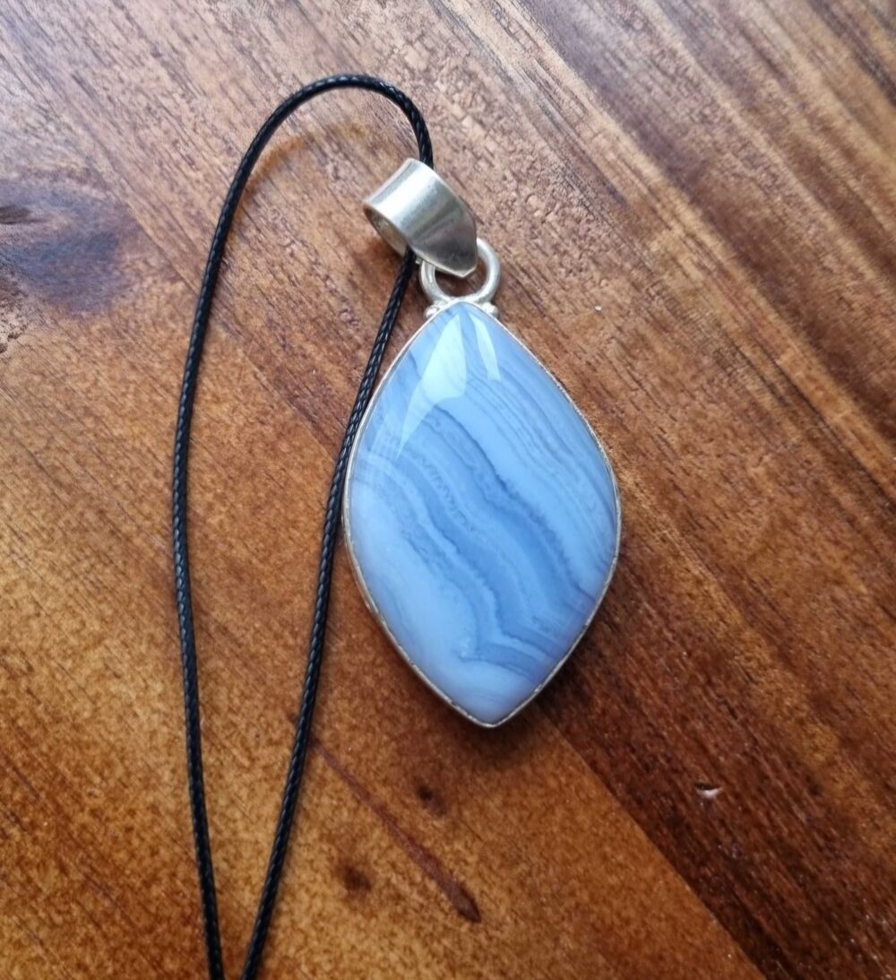 Pendentif argent et pierre Calc&eacute;doine bleue Bijoux et montres