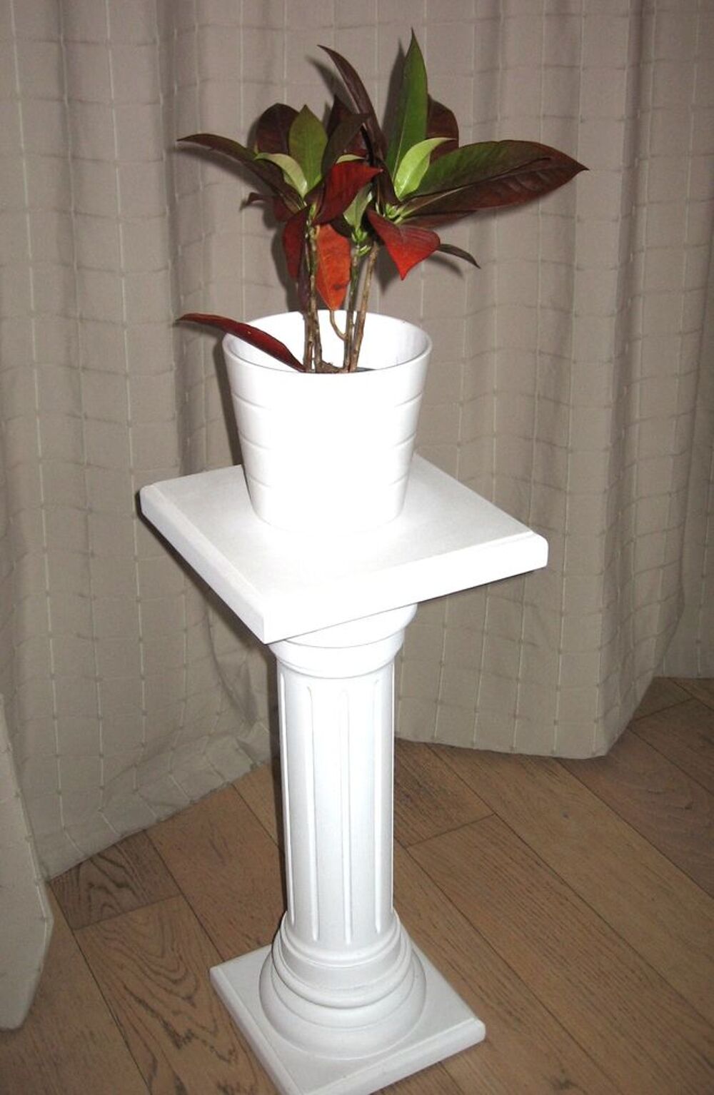 Colonne de lampe, style corinthien Meubles