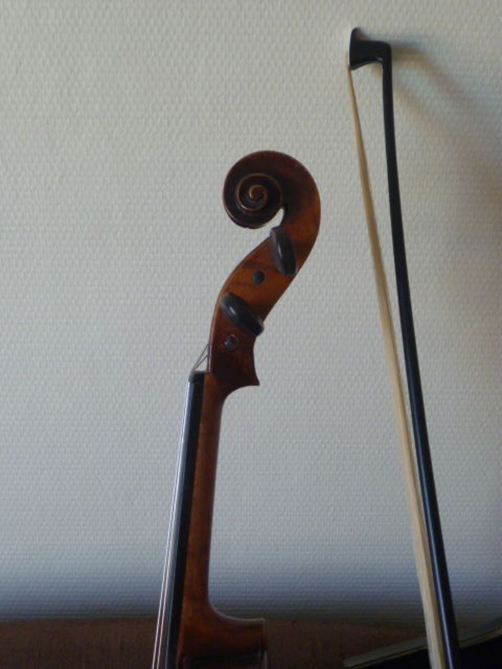 Tr&egrave;s beau et rare violon 4/4 ancien Mirecourt complet. Instruments de musique
