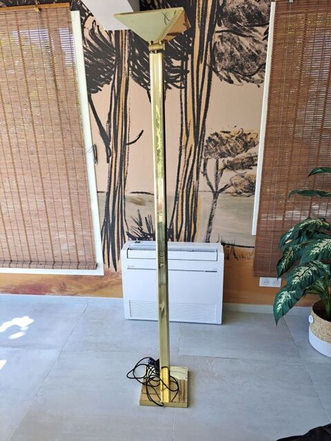 Lampe hallogene sur pied 
St Aygulf (83)
