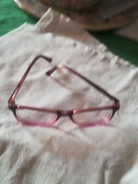 Lunettes myopie oil gauche 3.,50 ?il droit 2.50 15 Pantin (93)