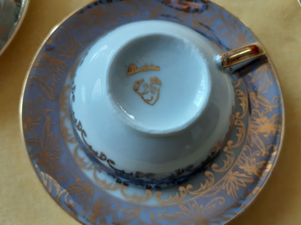6 tasses et soucoupes en porcelaine iris&eacute;e Décoration