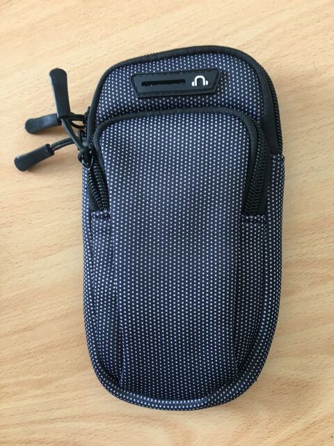 Brassard pochette de t�l�phone portable
10 Nantes (44)