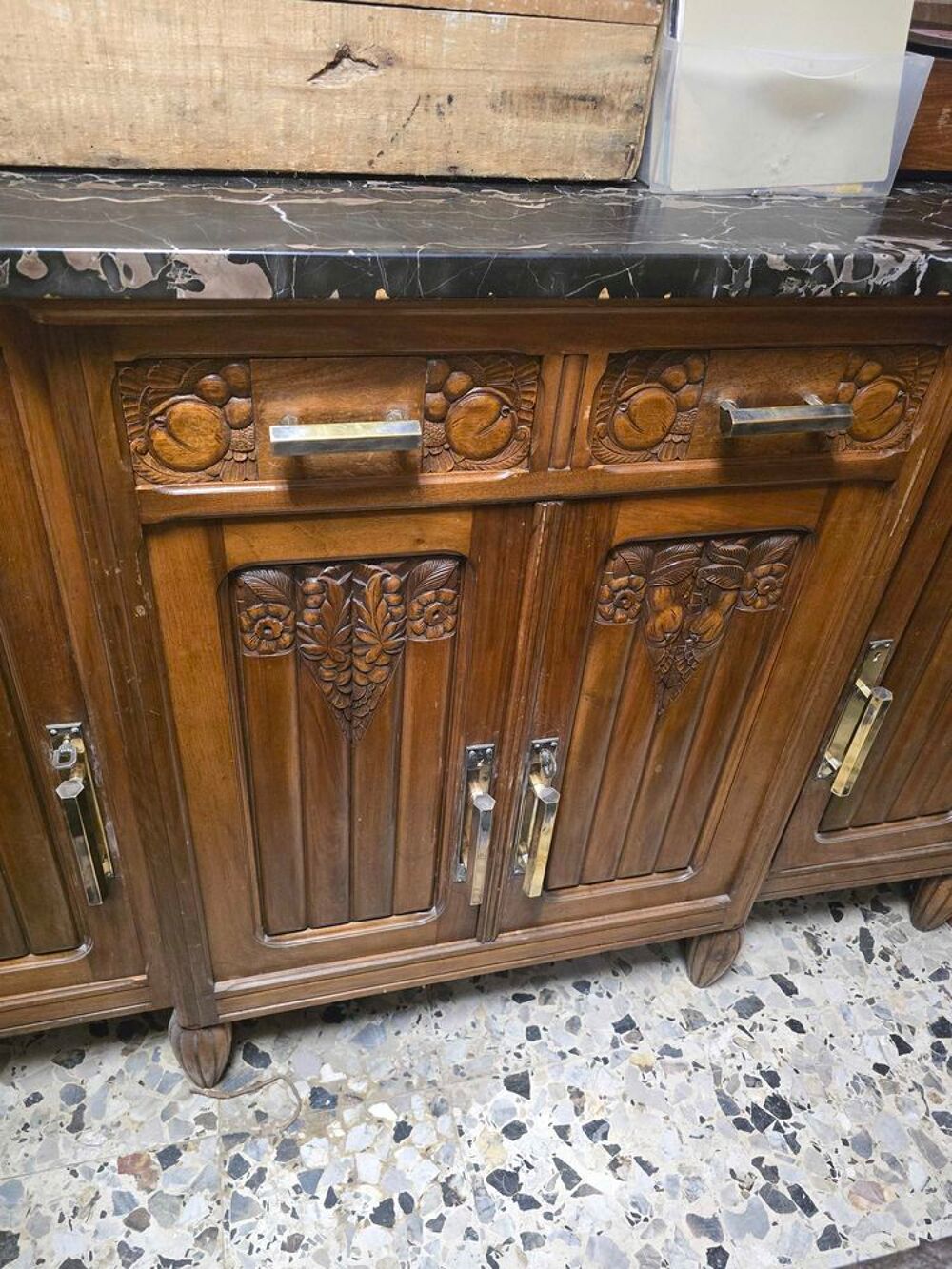 buffet art deco avec dessus marbre noir avec veine clair Meubles