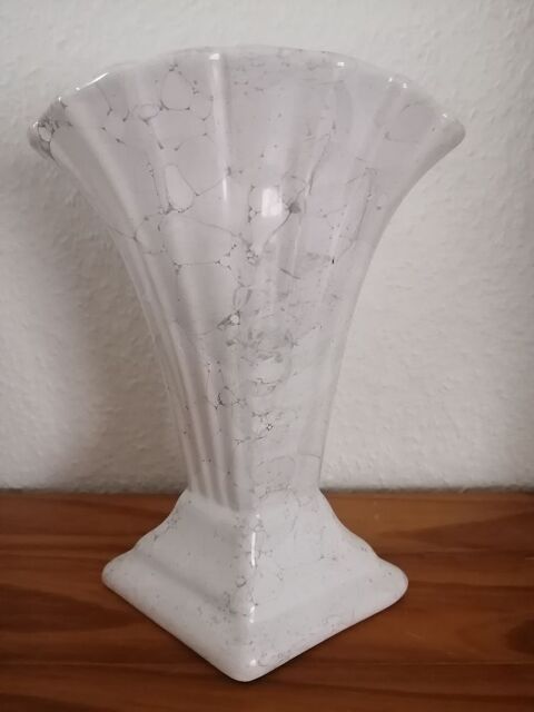 Vase style Art déco  coquillage  imitation marbre blanc 30 Habsheim (68)