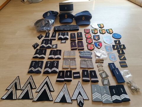 LOT DE GALLONS ET ECUSSONS GENDARMERIE 150 Strasbourg (67)